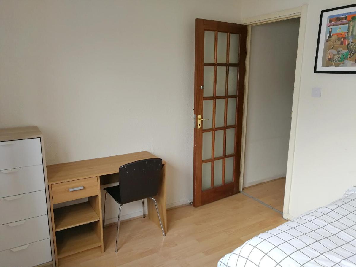 A Double Bedroom Near Glasgow City Centre Not In Great Condition Suitable For Short Stay Luaran gambar